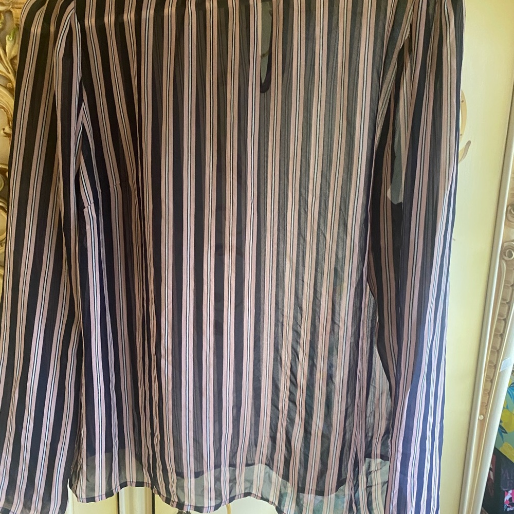 Beautiful shear blue &pink long sleeve striped blouse sz large - Picture 7 of 9